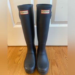 great condition very gently used hunter rain boots